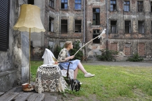 Próby w podwórku. Grotest Maru i wspomnienia Aurelii